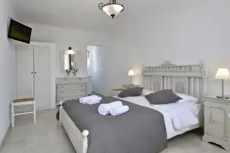Parian Lithos Residence - 18