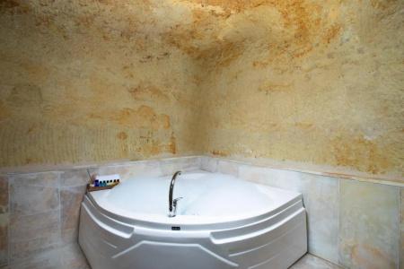 Romantic Cave - 36