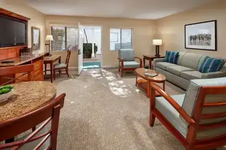 Glorietta Bay Inn - 82