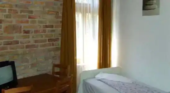 Hungaria Guesthouse - 3