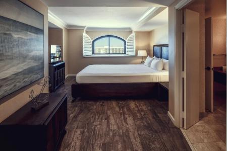 The Waterfront Beach Resort, A Hilton - 237
