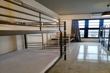 8 Sleeper Street Hostel - 17