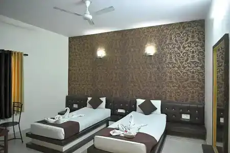 Vaishnavi - 50