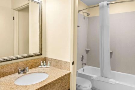 Quality Inn & Suites Vancouver - 7