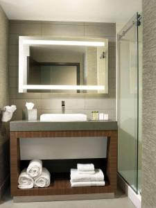 The Broadway - a DoubleTree by Hilton - 63