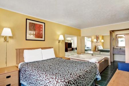 Days Inn by Wyndham West - 26