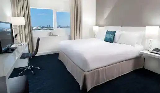 Yve Miami - 33