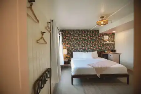 The Historic Peninsula Inn - 38