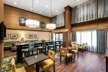 Hampton Inn - Suites-Civic Center - 14