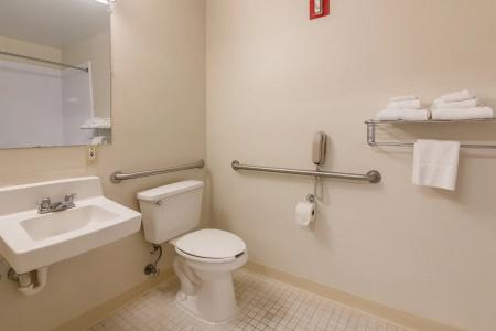 HomeTowne Studios by Red Roof Raleigh – - 8