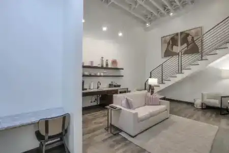 Studio 154 Luxury - 152