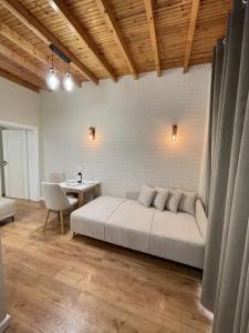 Rias Penthouse Suites - 302