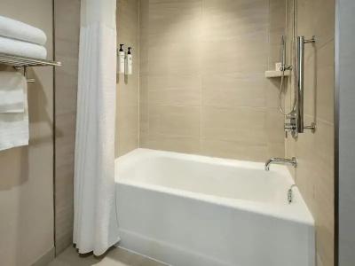 Newport Marriott - 85