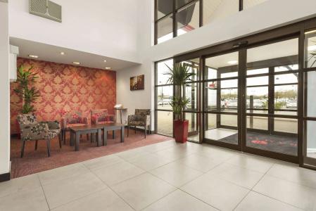 Ramada Cambridge - 9