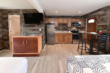 Delton Oaks Resort - 102