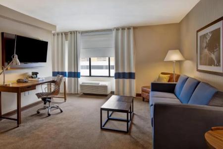 Four Points by Sheraton - 81