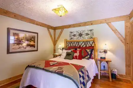 Hemlock Inn - 27