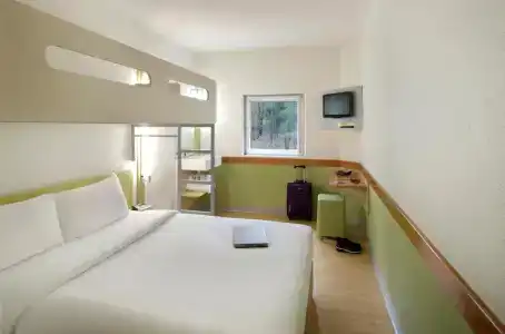 ibis Budget - - 27