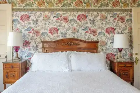 Martine Inn - 28