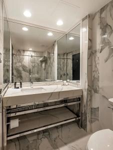 Empire Suites - 48