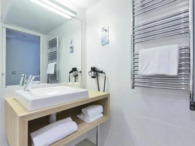 Kyriad Paris 18 - Porte de Clignancourt - Montmartre - 6