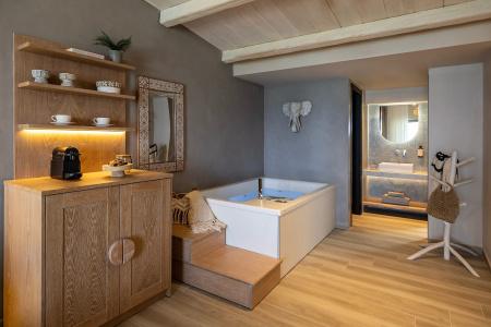 Blue Carpet Luxury Suites - 129