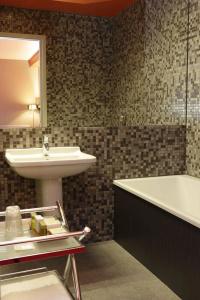 & Spa Le Renard Centre - 9