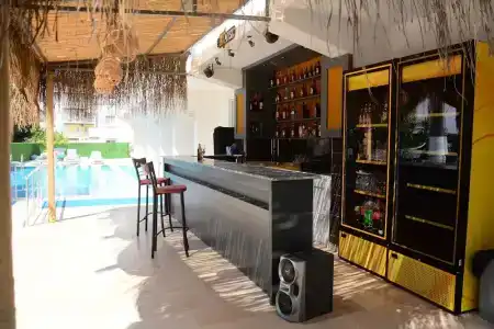 Marla Suİt - 16
