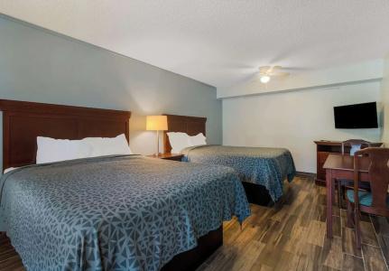 Econo Inn & Suites - 63