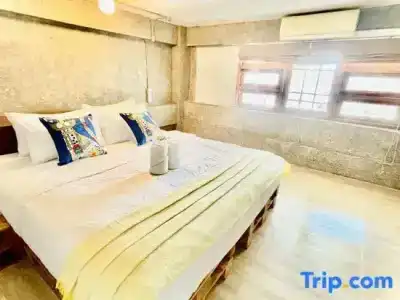 Yak Guesthouse - 200