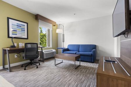 Holiday Inn Express and Suites, an IHG - 35