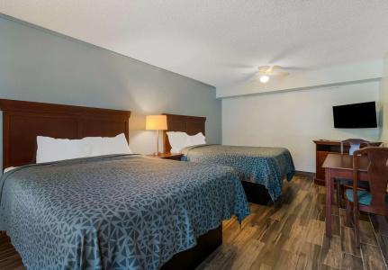 Econo Inn & Suites - 6