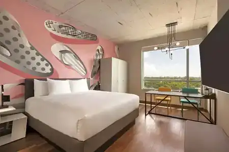 Radisson Red Miami Airport - 33