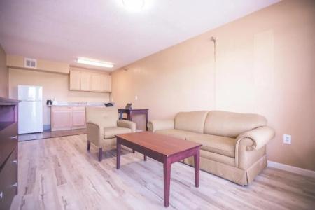The Crossroads and Suites - 35