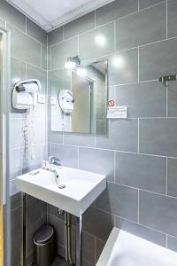 Hôtel Edmond Rostand - 42