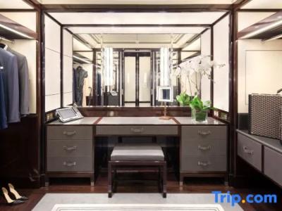 The Peninsula - 52