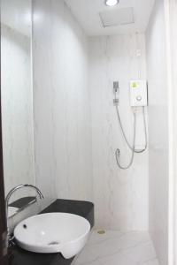Sea Host Inn - 75