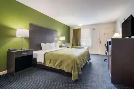 Quality Inn Little Creek - 36
