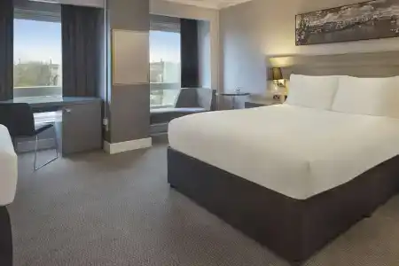 DoubleTree by Hilton Bristol City Centre - 43