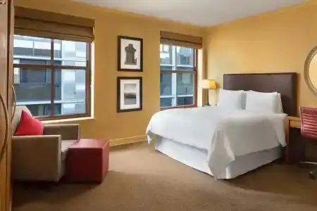 Four Points by Sheraton Downtown - 35