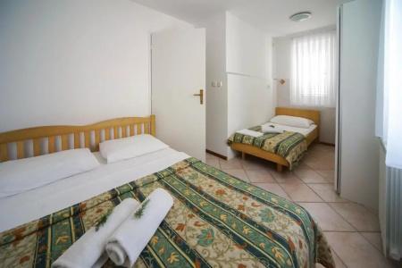and Rooms Degra - 80