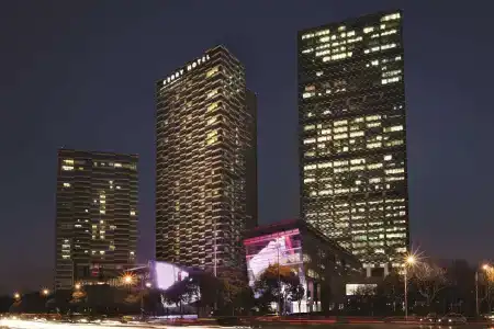 Kerry Pudong, - 39