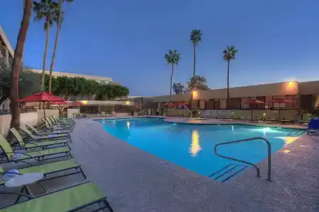 DoubleTree by Hilton Phoenix North - 16