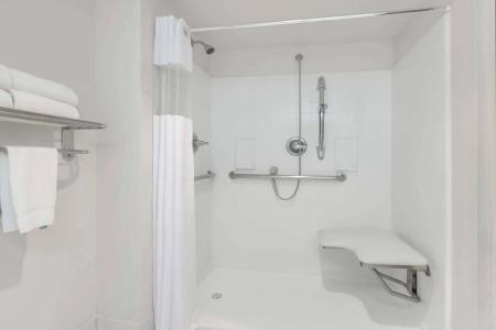 Hawthorn Suites by Wyndham DFW Airport North - 9