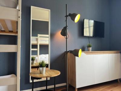 Blue Doors Hostel Ktv - 4
