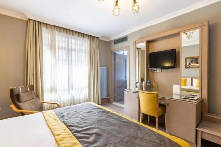 Seraglio & Suites - 77