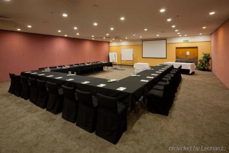 Distinction & Conference Centre - 17