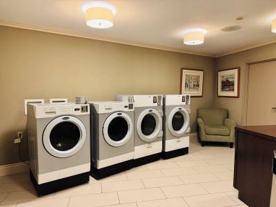 Best Western Plus Stoneridge Inn & Conference Centre Ontario - 30