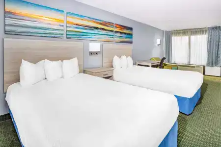 Days Inn & Suites by Wyndham Colonial - 4