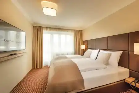 Österreichischer Hof-im Bademantel direkt in die Alpentherme - 3